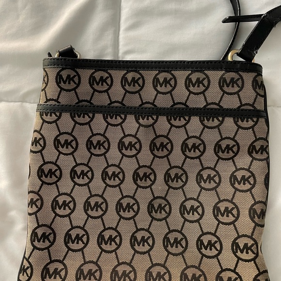 MICHAEL KORS Purse. - Picture 4 of 6